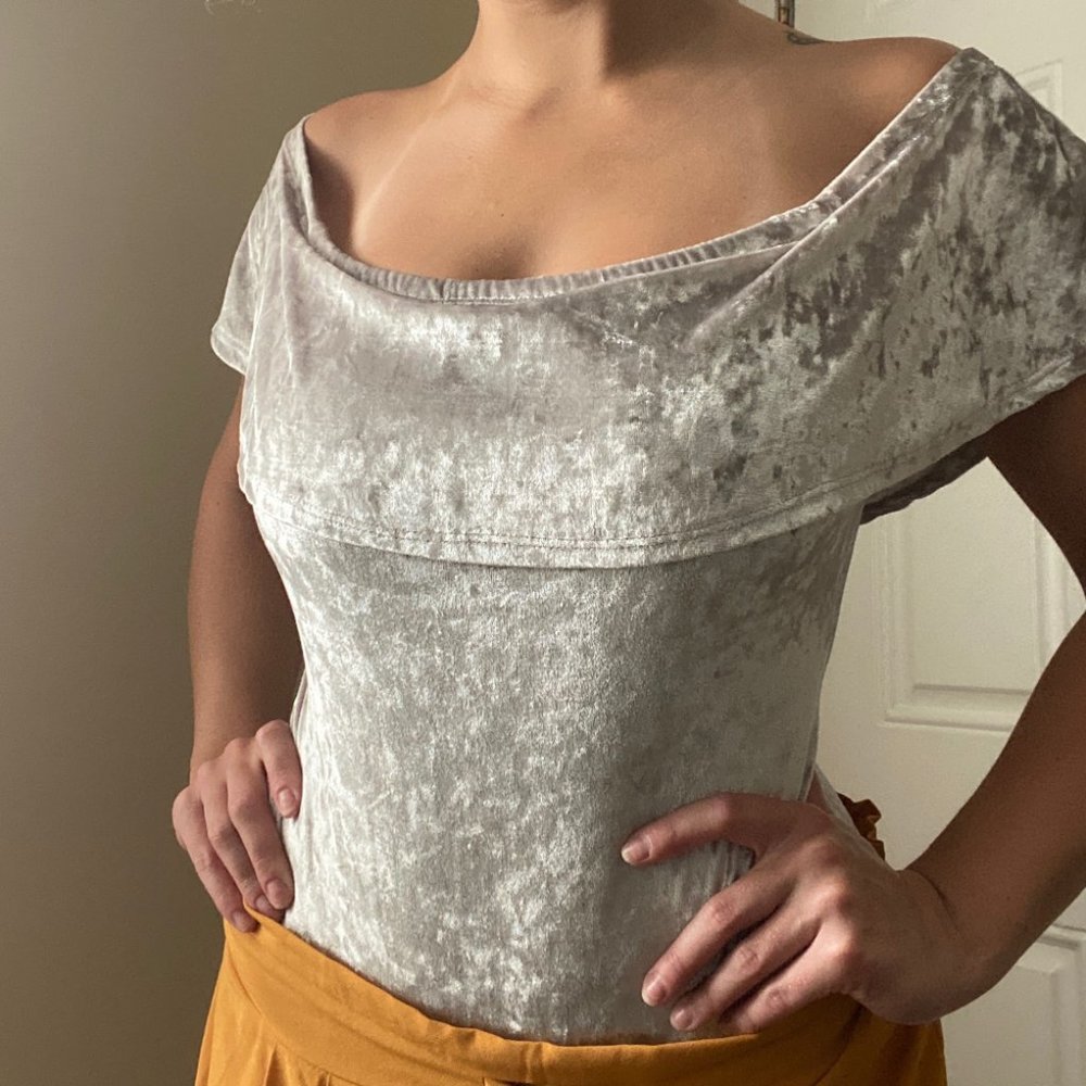 Marci Womens Size XL Silver Velvet Bodysuit